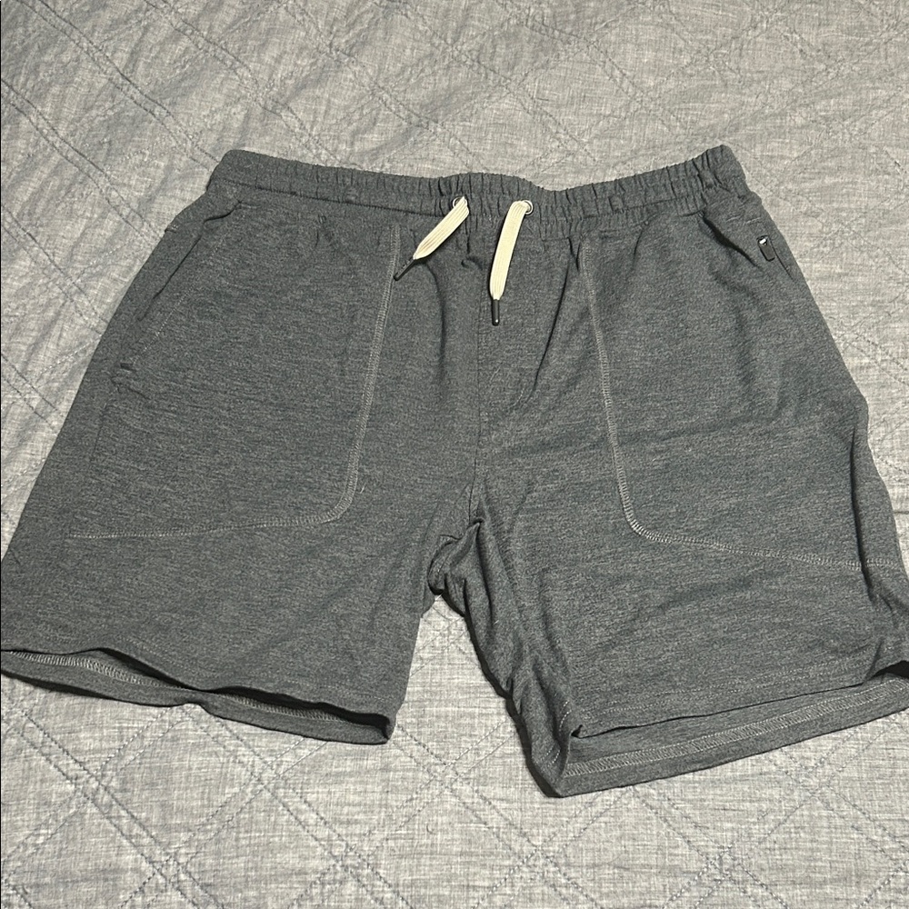 NWOT Men's Gray Casual Shorts. Medium.